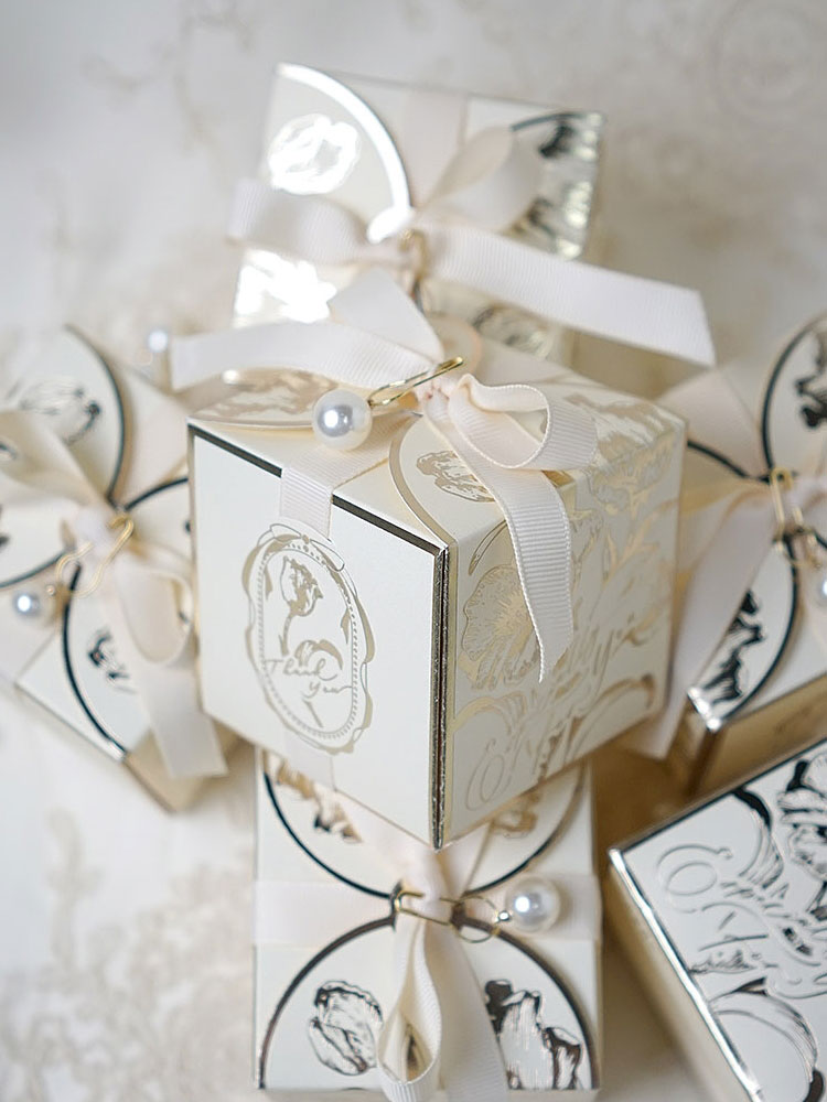 Square Paper Gift Boxes with R - Event Party Box ulasan dan harga